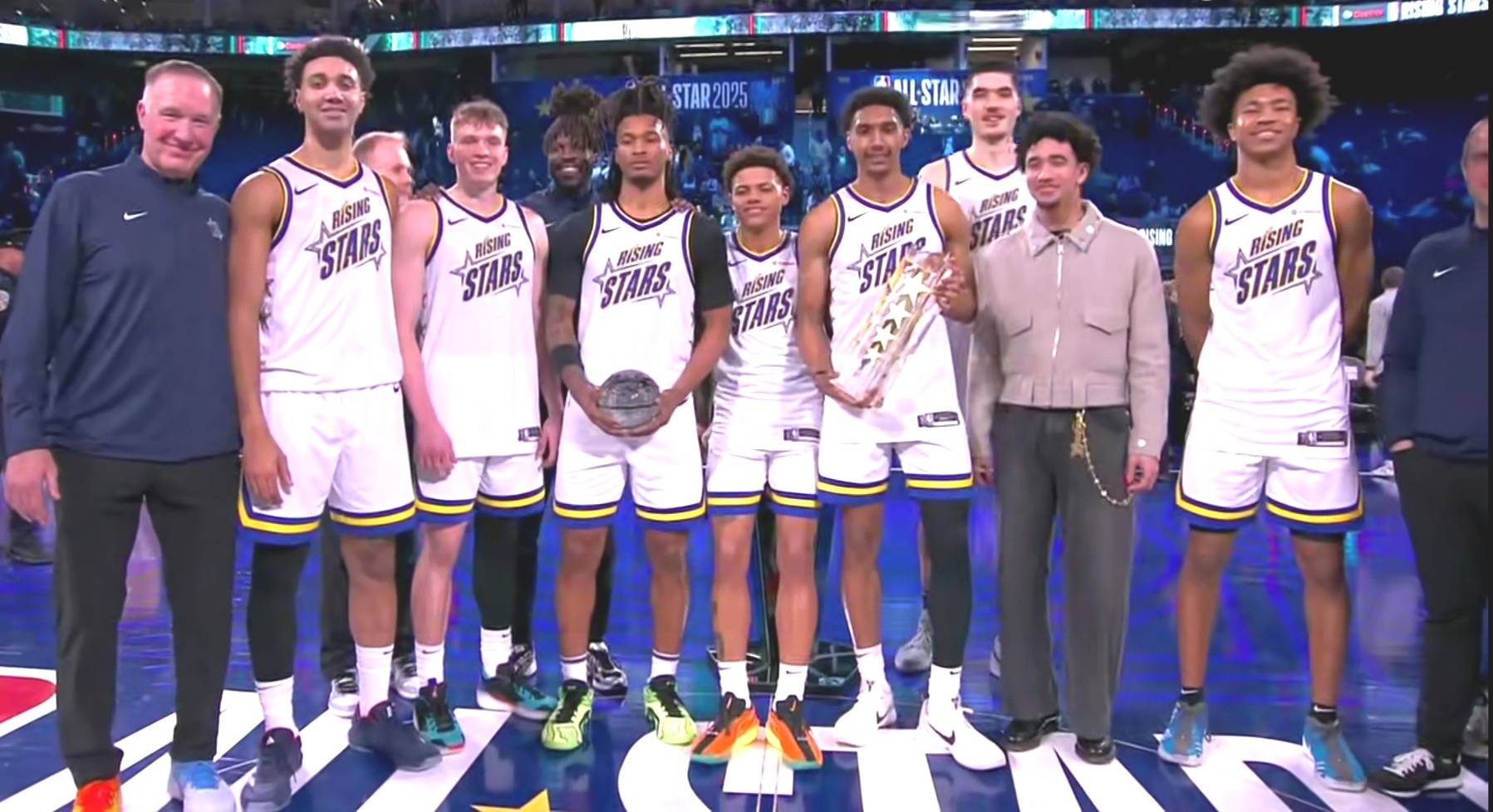 半岛娱乐-全明星赛倒计时，明尼苏达森林狼清晨远射贴柱，细节引发关注，压力陡增，临场指挥获称赞的简单介绍