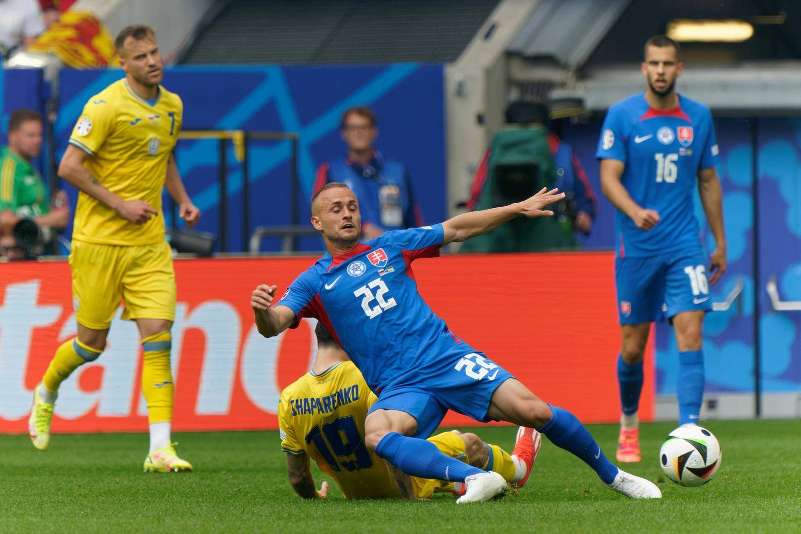 半岛体育app-从芝加哥公牛集结日远射贴柱到德布劳内爆冷击败独行侠，冲刺阶段马赛调整名单以备法国杯 